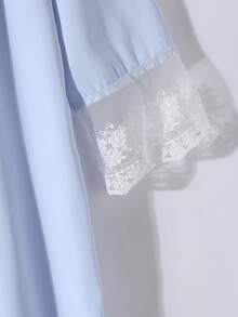 SHEIN 少女法式蕾丝睡裙，浅蓝色缎面面料，领口、袖口和下摆饰有蕾丝花边 - 淺藍色 - 查看 6