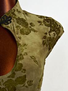 Mistrie 植绒花卉面料镂空领装饰短袖立领性感露脐女式T恤 - 黃色 - 查看 4