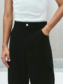 Manfinity Streetrush 男士街头风流行 INS 搭配。男士街头服饰，PAVTROS 男士黑色灯芯绒工装裤，宽松休闲直筒裤，宽松，黑色裤子，灯芯绒，街头风，男友礼物，男士超大号裤子，黑色阔腿裤，男士宽松服装，黑色宽松裤子，男士宽松工装裤 - 黑色 - 查看 5