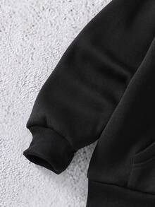 SHEIN Coolqubz بلوزة رياضية بطباعة جرافيك مناسبة للأولاد المراهقين، مناسبة للخريف والشتاء، موديل مشترك للجنسين - الأسود - مشاهدة 3