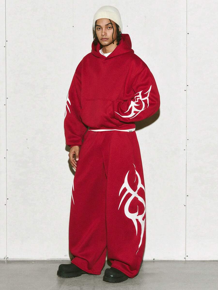 PAVTROS Manfinity Streetrush 男士街头风流行INS搭配套装。男士街头服饰，男士街头风流行暗闪电图案双腰带工装裤，适合户外音乐节、休闲外出、朋友聚会、送给男友/老公的礼物、周年纪念礼物，酒红色连帽衫套装，运动服，保暖舒适，圣诞节服装，街头风，送给男友的礼物，男士Y2K服装红色两件套，男士宽松街头服饰 - 酒紅色 - 查看 1