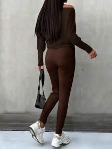 EMERY ROSE Conjunto de 2 piezas de top y pantalones de unicolor casual con cuello asimétrico, para otoño - Café integral - Ver 2