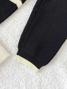 Souflis Souflis Set di maglione e pantaloni in stile collegiate con ricamo, a righe a contrasto, maniche raglan, per bambino, autunno/inverno - nero - Visualizzare 5
