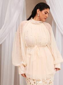VOLUPTÉ CURVE Blusa versátil de talla grande para primavera/verano, elegante estilo vintage francés de princesa, tela de malla, color rosa claro, decoración de rhinestones y perlas, cuello alto, mangas farol abultadas, cintura con lazo, longitud midi, para ocasiones formales, fiestas, citas - Beis - Ver 3