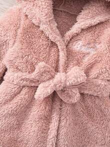 SHEIN 新生女宝宝可爱毛绒字母刺绣连帽外套帽子套装，秋冬款 - 粉色 - 查看 7