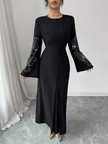 SHEIN Franclia [Kiểu dáng cao cấp đặt may riêng] Đầm dài tay cổ tròn màu đen, dáng chữ A ôm eo, họa tiết hoa 3D tinh tế, chất liệu vải mềm mại giúp tôn dáng và chiều cao, đầm dạ hội dài thanh lịch kiểu cổ điển, đầm đen tay dài, đầm dự tiệc kín đáo cho nữ, trang phục dự tang lễ cho phụ nữ. - màu đen - Xem 7