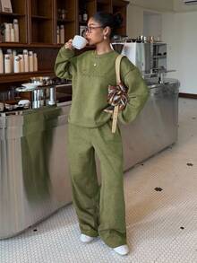 SHEIN EZwear 女士复古绿色字母刺绣保暖宽松卫衣运动裤套装，秋冬款 - 軍綠色 - 查看 6