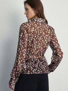 Aveloria Modichic Áo sơ mi chấm bi xanh ngẫu nhiên, thiết kế cổ áo cổ điển, dây rút ở eo để điều chỉnh vừa vặn, phù hợp với nhiều dịp - màu nâu - Xem 6