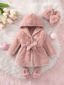 SHEIN 新生女宝宝可爱毛绒字母刺绣连帽外套帽子套装，秋冬款 - 粉色 - 查看 11