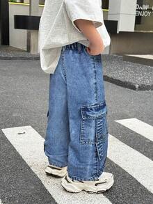 SHEIN 男童时尚做旧水洗宽松黑色牛仔裤，带工装口袋，休闲百搭，适合儿童街头春季服装搭配 - 淺色水洗藍 - 查看 4