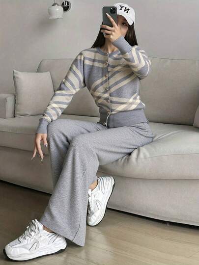 Suéter de punto para mujeres de dos piezas - suéter de pecho con botones de costilla de color de choque y blusa con pantalones elásticos