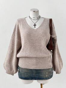 Sunspun 秋冬简约纯色V领侧扣收腰短款针织套头毛衣