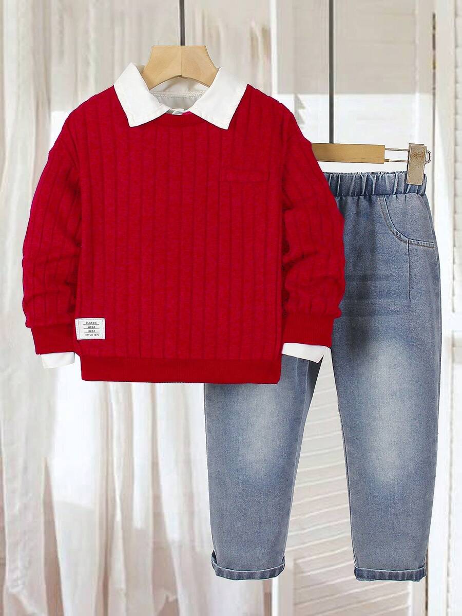 Genkimix Kids Bộ 2 món dệt kim gân xanh navy thu/đầu đông, áo dệt kim gân xanh navy cổ tròn tay dài có túi giả và in chữ màu trắng, quần denim đã giặt có chi tiết sờn rách, phong cách sinh viên, đa năng cho nhiều dịp và ngày lễ, những món đồ cơ bản cần thiết - Đỏ - Xem 1