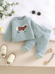 SHEIN Vintaside Kids Bộ áo len phong cách quý ông thời trang cho trẻ sơ sinh, áo dài tay cổ Peter Pan kết hợp với quần dài cho trẻ sơ sinh, tối giản nhưng phong cách, lựa chọn trang phục hàng ngày mới để thể hiện vẻ ngoài quý ông của bé - Màu xanh Bạc hà - Xem 4