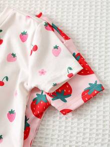 Cozy Pixies 4件套女婴贴身睡衣套装，卡通草莓印花，柔软针织圆领长袖上衣和松紧腰长裤