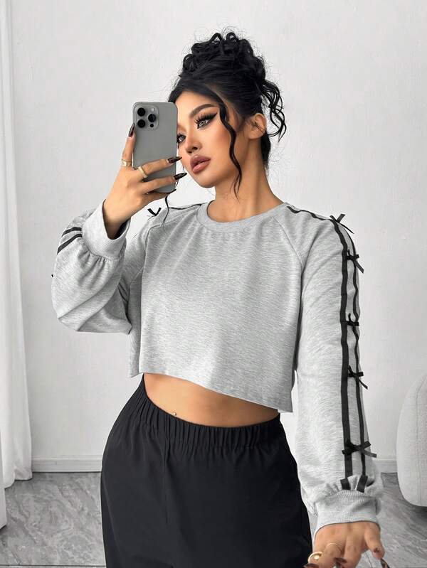 Elenzga Sudadera corta de cuello redondo informal con decoración de lazo para tallas grandes