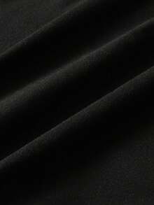 Manfinity Mode 男士休闲纯色V领长袖POLO衫，秋季黑色衬衫，男士长袖POLO衫，黑色长袖衬衫，男士黑色翻领衬衫，男士黑色长袖上衣，复古风格，适合日常休闲、周末旅行、户外活动、探险旅行、轻松的工作环境或半正式场合，也是送给男友/丈夫、周年纪念日或圣诞节的理想礼物。 - 黑色 - 查看 5