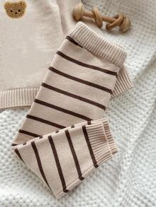 SHEIN 2件套婴儿男女童可爱提花卡通动物图案针织柔软圆领长袖毛衣和裤子套装，秋冬季 - 卡其色 - 查看 3
