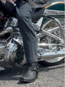 Botas Estilo B011-4 para Hombre| Diseño de Arnés Metálico y Tacón Cubano | Estilo Cowboy Clásico | Calzado Robusto y de Alta Caña para Moto y Uso Diario - Negro - Ver 9