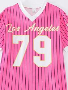 SHEIN 青少年女孩超大休闲街头时尚运动棒球/冰球服，字母和数字印花 V 领 T 恤 - 玫紅色 - 查看 5