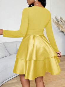 SHEIN Clasi 女士纯色重叠V领荷叶边下摆优雅短裙 - 黃色 - 查看 2