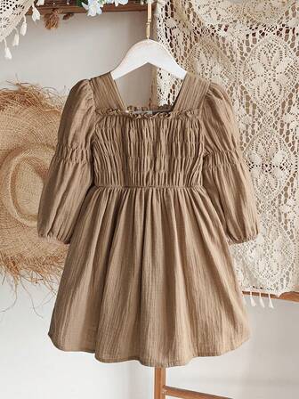 SHEIN 1 pièce Robe de style tout-aller pour filles, col rond, taille plis, texture de tissu à bulles épaisse. Convient pour le port quotidien au printemps et à l'automne