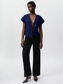 Aveloria Modichic Women's Minimalist Deconstructed Oversized V-Neck Single-Button Blouse, Asymmetrical Hemline Design, Sleeveless, Commuter-Friendly For Work, Suitable For Summer-Autumn For Valentine's Day