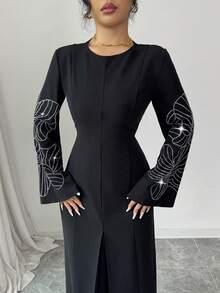 SHEIN Franclia [Kiểu dáng cao cấp đặt may riêng] Đầm dài tay cổ tròn màu đen, dáng chữ A ôm eo, họa tiết hoa 3D tinh tế, chất liệu vải mềm mại giúp tôn dáng và chiều cao, đầm dạ hội dài thanh lịch kiểu cổ điển, đầm đen tay dài, đầm dự tiệc kín đáo cho nữ, trang phục dự tang lễ cho phụ nữ. - màu đen - Xem 8