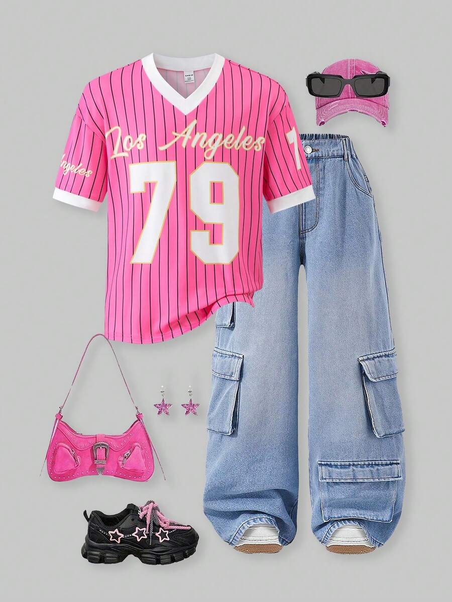 SHEIN 青少年女孩超大休闲街头时尚运动棒球/冰球服，字母和数字印花 V 领 T 恤 - 玫紅色 - 查看 1