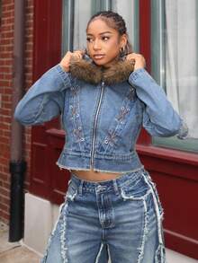 Jeanoix Giacca di jeans corta con cappuccio in finta pelliccia, decorazione con lacci e chiusura lampo davanti, stile casual di moda da strada, adatta per autunno/inverno - Lavaggio chiaro - Visualizzare 1