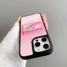 THE POWERPUFF GIRLS X SHEIN 这款飞天小女警二合一手机壳采用TPU+PC材质，具有防震磨砂质感和皮革纹理表面，可防止手汗。精致的爱心印花图案有效保护您的苹果14/15、16/17 Pro Max手机。 - 彩色 - 查看 4