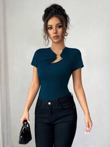 Elenzga Áo thun tay ngắn màu xanh tím than, thiết kế khoét lỗ độc đáo và thanh lịch dành cho nữ, có điểm nhấn là vòng kim loại ở eo - Màu xanh bụi bặm - Xem 6