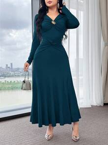 Modelyn 扭结、褶皱、金属装饰、收腰、长袖，优雅舒适的派对礼服 - 水鴨藍 - 查看 3