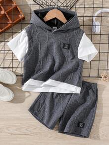 SHEIN Streecool Kids Bộ trang phục mùa hè 2 món cho bé trai, bao gồm áo thun tay ngắn có mũ trùm đầu bằng vải dệt kim họa tiết và họa tiết màu tương phản, kết hợp với quần short thể thao chắp vá, phong cách thể thao thích hợp mặc hàng ngày, đi nghỉ, chơi thể thao, đi học, lễ hội - Xám - Xem 8