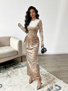 SHEIN Elenzya 女士秋冬优雅丝绒圆领金属装饰长袖褶皱收腰修身连衣裙，适合日常穿着、婚礼、正式场合、通勤、毕业派对、假日、约会、聚会、万圣节、圣诞节、新年、感恩节等场合。 - 杏色 - 查看 4
