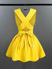 Franclia 女士浪漫优雅性感婚礼宾客纯色交叉 V 领无袖 A 字迷你连衣裙，演唱会服装百搭设计，适合海滩、派对、春夏口袋晚礼服露背奶油黄短裙