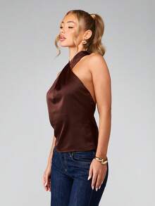 MISSGUIDED Blusa sin mangas con cuello halter, diseño de frente retorcido y espalda abierta - Café integral - Ver 6