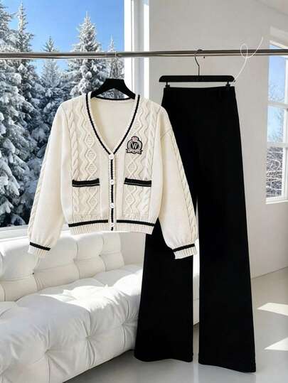 SHEIN 2 件/套女孩休闲装：V 领针织粗纹撞色翻领徽章装饰杏色开衫搭配黑色直筒毛衣裤，舒适的校园/日常穿着，适合秋冬