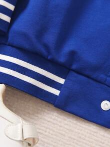 SHEIN 2 件套年轻男孩学院风套装，黑色针织毛衣，白色袖子，大写字母“A”印花，配套印花运动裤，罗纹领口、袖口和下摆，松紧腰身，舒适休闲运动风格，适合春秋季日常穿着、上学、旅行