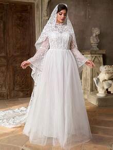 Aureia 加大码白色刺绣面料优雅中式立领加大码喇叭袖奢华串珠网纱拼接A字型新娘婚纱，带拖尾（精致设计） - 白色 - 查看 7