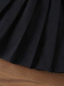 SHEIN 女童针织背心和长袖衬衫两件套，搭配复古格纹百褶裙，时尚休闲、上学、工作装。