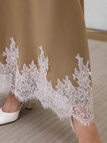 Al Najma 优雅圆领喇叭袖撞色蕾丝长款阿巴雅连衣裙 - 卡其色 - 查看 5