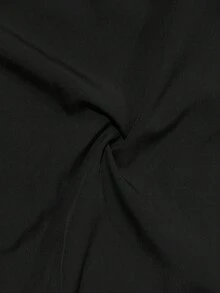 Manfinity Mode 男士时尚休闲商务通勤立领纯色纽扣长袖衬衫，男士正装衬衫，男士纯色衬衫。适合日常穿着、通勤、外出、派对，可搭配西装裤或西装套装出席派对、婚礼、蜜月等场合。可作为秋季礼物送给儿子、丈夫、男朋友、父亲，彰显老派风格。