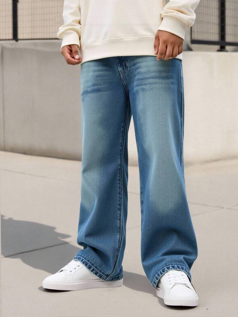 Vacaura 青少年男孩复古中度洗水蓝色牛仔裤，猫须做旧宽松直筒版型，面料柔软舒适，百搭，大童休闲裤 - 中等水洗藍 - 查看 1