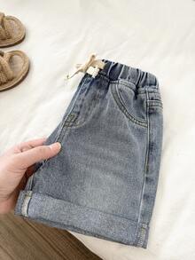 SHEIN Quần short jean denim màu xanh dương kiểu cổ điển, mềm mại, dễ thương cho bé trai, có dây rút ở eo và túi, thích hợp mặc hàng ngày và đi học, phong cách đường phố, Giáng sinh, Năm mới, bộ sưu tập thời trang, quần short jean, quần short jean denim cho bé 2 tuổi, phong cách thường ngày, quần jean họa tiết, quần short denim họa tiết thập niên 2000, thích hợp cho Lễ tình nhân, đi biển, dự tiệc, kỳ nghỉ. - Rửa nhẹ - Xem 8