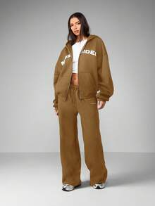 MISSGUIDED 宽松拉链连帽卫衣，带中央口袋和字母印花，休闲街头风，秋季款 - 駝色 - 查看 3