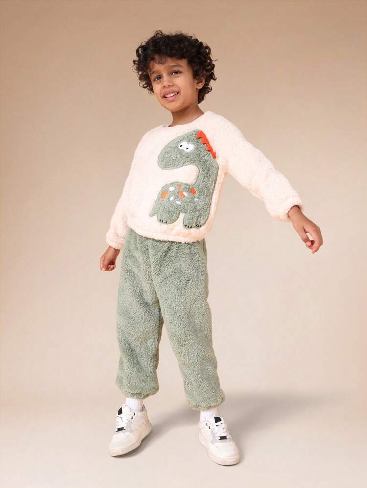 恐竜パーカーとシェルパパンツのセット