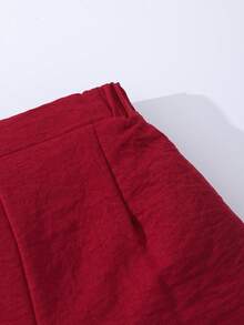 Bộ áo thun cho bé gái tuổi teen, áo tank top màu đen phối viền trắng, thiết kế thắt lưng, kết hợp với quần short, kiểu dáng đơn giản phù hợp cho công sở mùa hè. - Đỏ - Xem 5