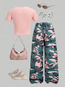 SHEIN ChillGRL 两件套少女街头风迷彩印花裤装搭配字母图案T恤，欧美街头风 - 粉色 - 查看 2