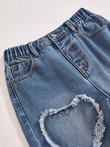 SHEIN ChillGRL Denimly 春夏新款女童宽松浅蓝色牛仔裤，阔腿休闲款式，柔软的牛仔面料如云朵般包裹，爱心刺绣细节，松紧腰身设计穿着舒适，适合校园、休闲出游、户外活动、日常穿着 - 藍色 - 查看 7